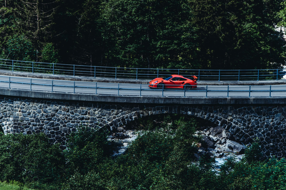 Drive along the Susten Pass in a Porsche GT3RS