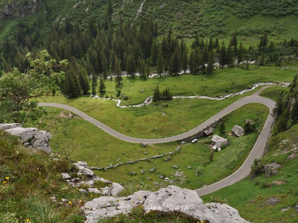 Experience the thrills of the Klausen Pass