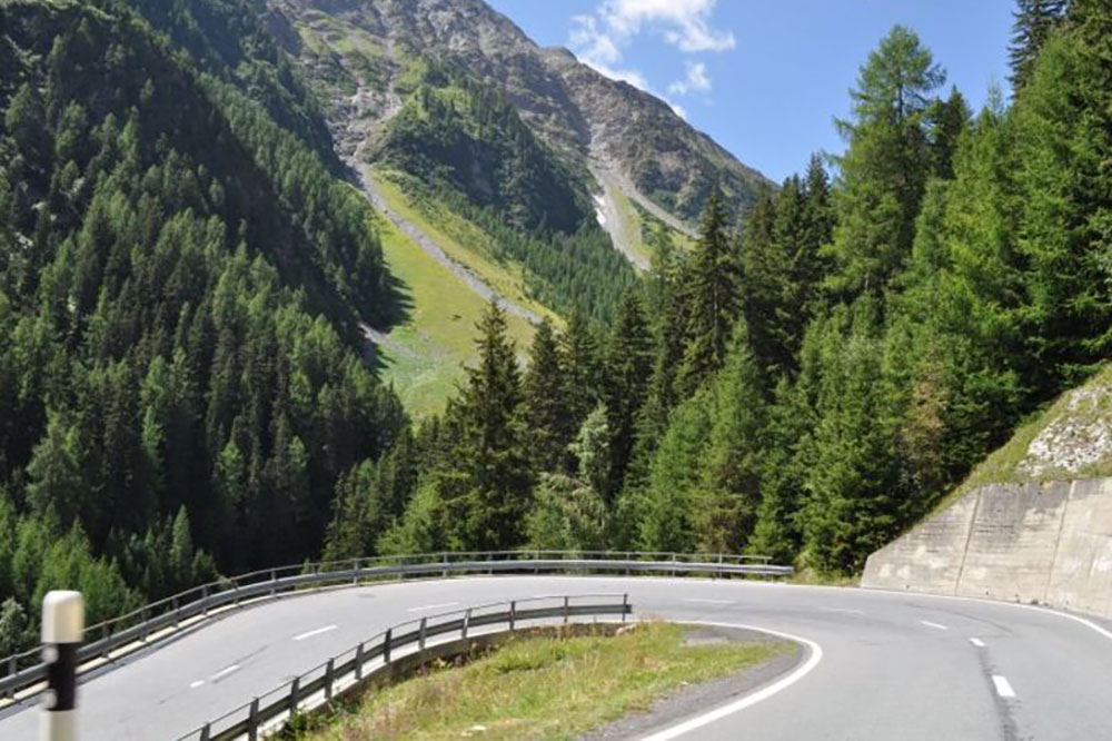 Fluela Pass twists and turns Fluela Pass twists and turns