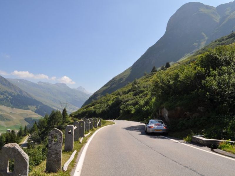 Porsche - San Bernadino Pass - Swiss Alps Porsche - San Bernadino Pass - Swiss Alps